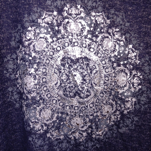 NEW Women's  Blue, Somona Top with Silver Medallion Size XXL - Picture 2 of 6